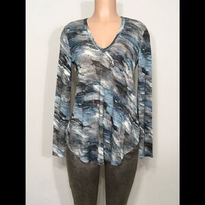 New. Watercolor v-neck top.